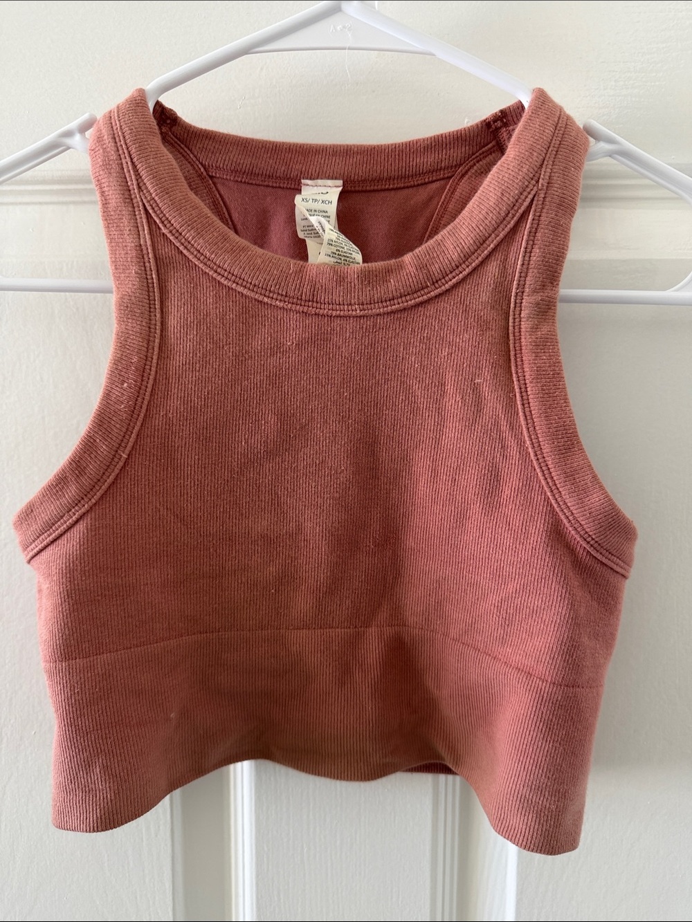 ALO Ribbed Tank Crop Top - Dusty Rose